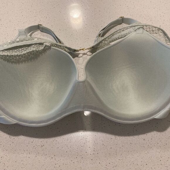 Victoria’s Secret bra incredible by Victoria’s Secret lined Demi size 32DDD - Picture 4 of 5